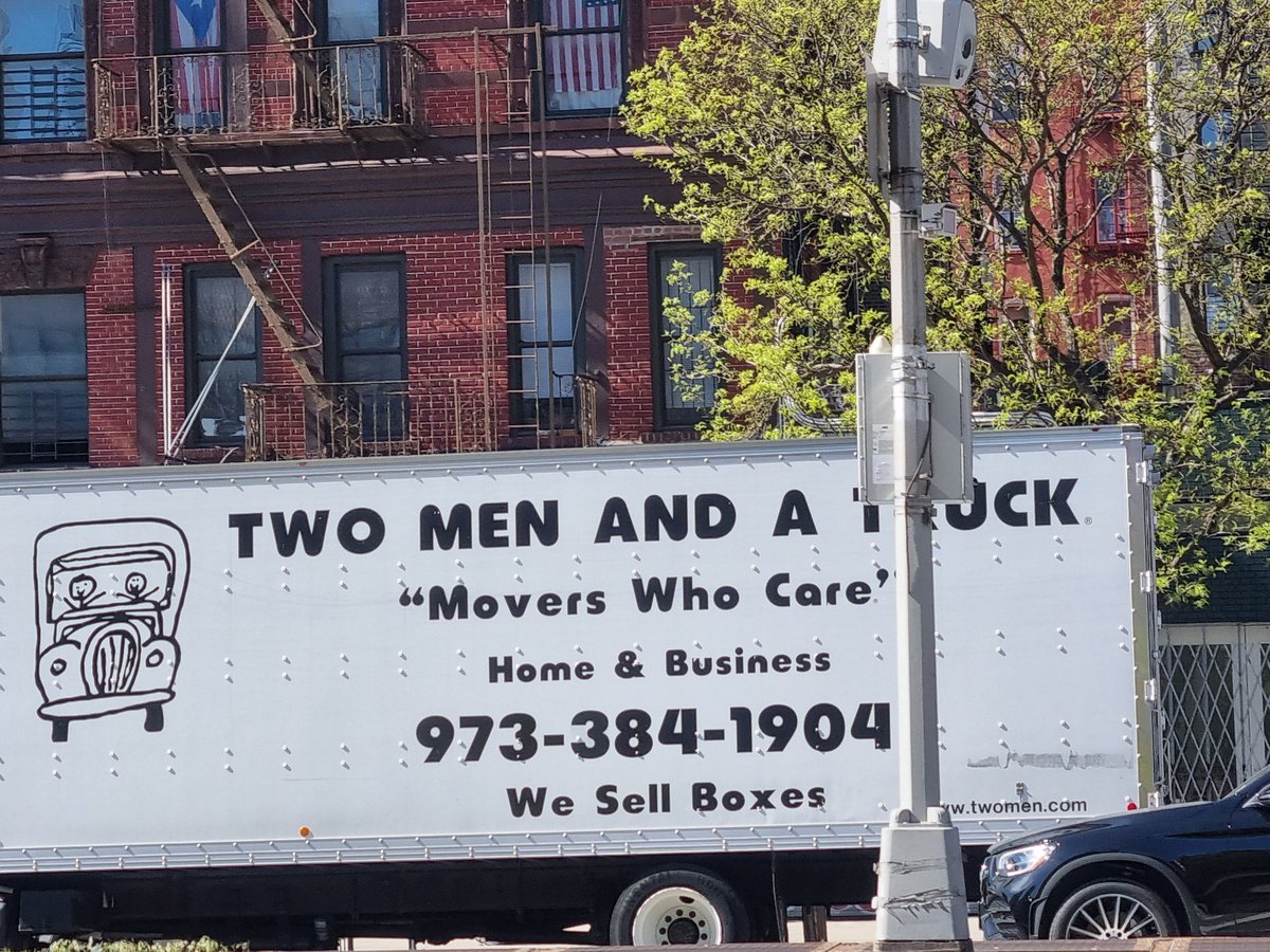 I somehow seem to have forgotten how much bigger everything is Stateside. Two Men And A Truck.... 2 x our "Man and a van" #NewYorkCity