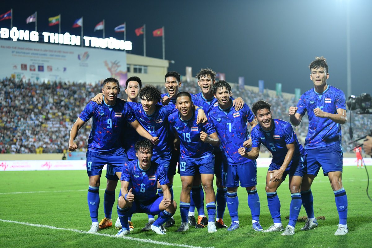 BigsuAction's tweet photo. ฟุตบอลชาย ซีเกมส์ ครั้งที่ 31 ที่ประเทศเวียดนาม กลุ่มบี นัดที่ 2

🇹🇭 ทีมชาติไทย พบ ทีมชาติสิงคโปร์🇸🇬 
จบเกมส์ 90 นาที ทีมชาติไทยปลดล็อคถล่มสิงคโปร์เละ 5-0 https://t.co/1aVwVw6Lo0