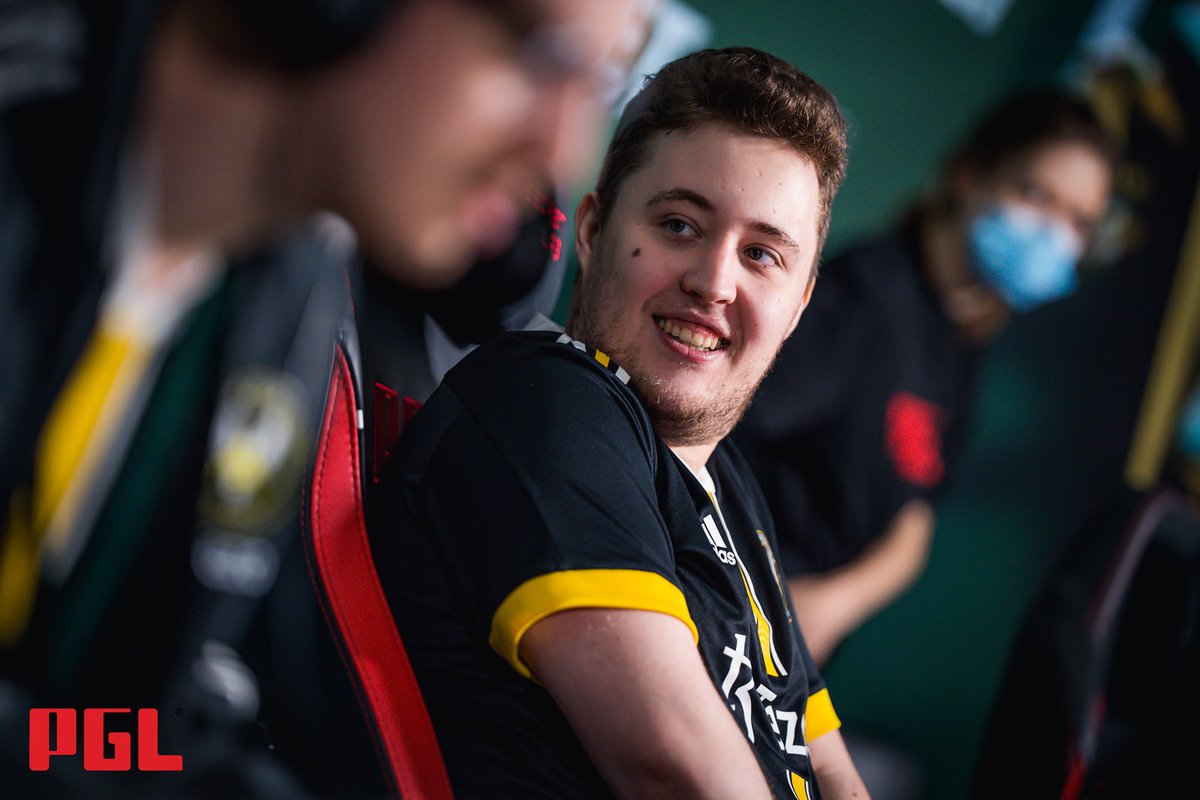 CroissantStrike's tweet photo. 🇫🇷 @zywoo a été IMMORTEL contre 🇺🇸 Complexity tout à l'heure ! Mais combien de points de vie a-t-il perdu ? On a compté !

Round 2 : 3hp
Round 4 : 53hp
Round 12 : 34hp
Total : 90hp ��

TOUS LES ROUNDS CONFFONDUS : ZYWOO A PERDU MOINS D'UNE VIE ! 🔥🥱 #1PVMajor #PGLMajor https://t.co/oH3CpW2XU8