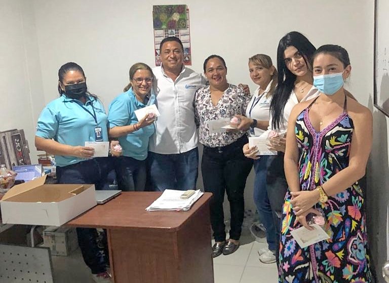 emcodazzi's tweet photo. Un detalle es poco para todo lo que merecen. Como empresa día a día trabajamos reconociendo su labor y con ella, nos han enseñado la capacidad que tienen de hacer todo lo que se proponen. Así vivimos un momento especial… igual de especial como lo son para nosotros👏🏼💙 https://t.co/JGAgfadEYB