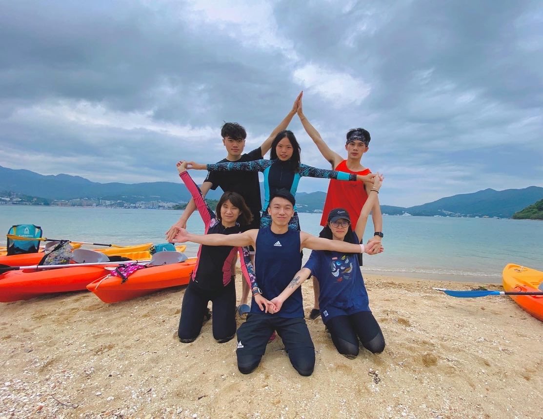 Sharonlo0313's tweet photo. ：
獨木舟𝐃𝐚𝐲 🛶
早一日睇會狂風大驟雨，感恩最後玩都冇落雨
成班人喺度扮Mirror 真係好搞笑🤣🤣🤣
大家都好青春 好有《那些年》嘅感覺呀👩🏼‍🤝‍👩🏻👬
#香港 #西貢 #白沙洲 #獨木舟 
#hongkong #saikung #summervibes #summer2022
#canoe #sunny #sunshine #ocean #outdoor 
#grateful https://t.co/jntnHGsku7