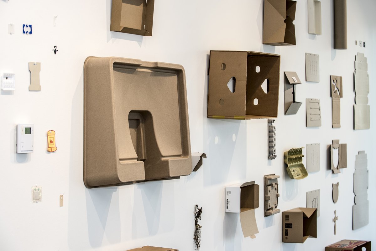 ZinderTiel's tweet photo. Neem een kijkje bij de expositie Hommage Hofleverancier in Zinder. De Przewalski ontwerpers zijn de samenwerking aangegaan met kookwinkel Oostendorp en creëerden een bijzondere tentoonstelling. 

Deze expositie is t/m maandag 30 mei te zien.

Fotograaf: Gijs Heuff https://t.co/dEiw4aSAww
