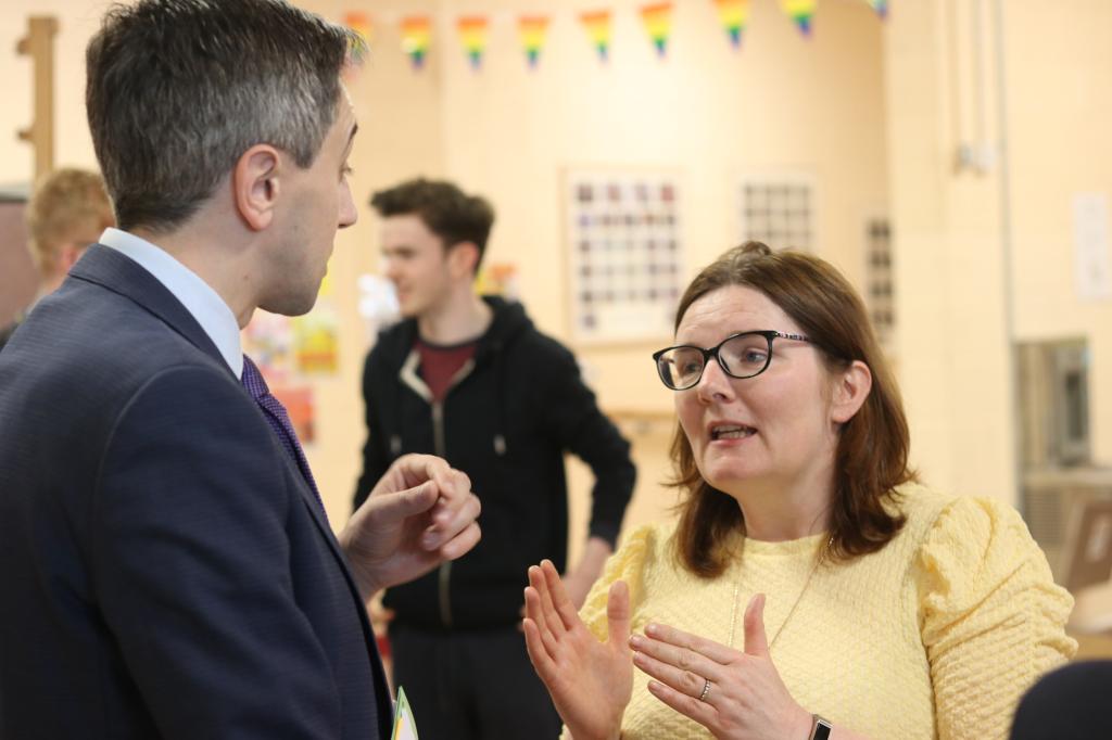 cbcarnew's tweet photo. Visit of Minister Simon Harris   We welcomed Minister for Higher Education, Mr. Simon Harris to Coláiste Bhríde earlier today. Minister Harris met with school management, TY YSI students, members of the Student Council and 6th and 5th year students @SimonHarrisTD, @GoreyGuardian https://t.co/QNsAHQGvJk