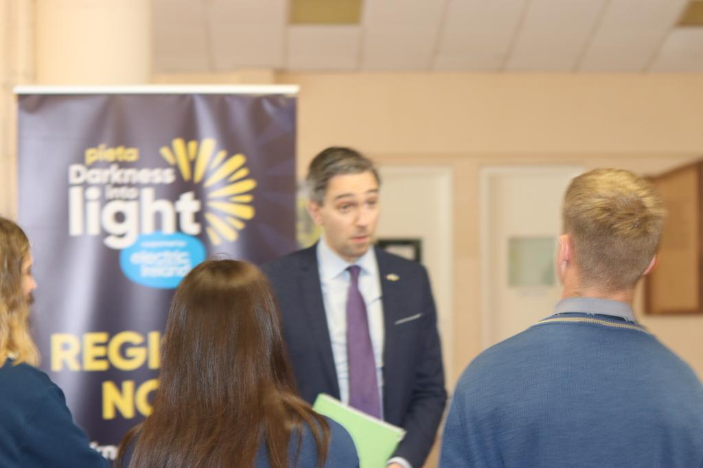 cbcarnew's tweet photo. Visit of Minister Simon Harris   We welcomed Minister for Higher Education, Mr. Simon Harris to Coláiste Bhríde earlier today. Minister Harris met with school management, TY YSI students, members of the Student Council and 6th and 5th year students @SimonHarrisTD, @GoreyGuardian https://t.co/QNsAHQGvJk