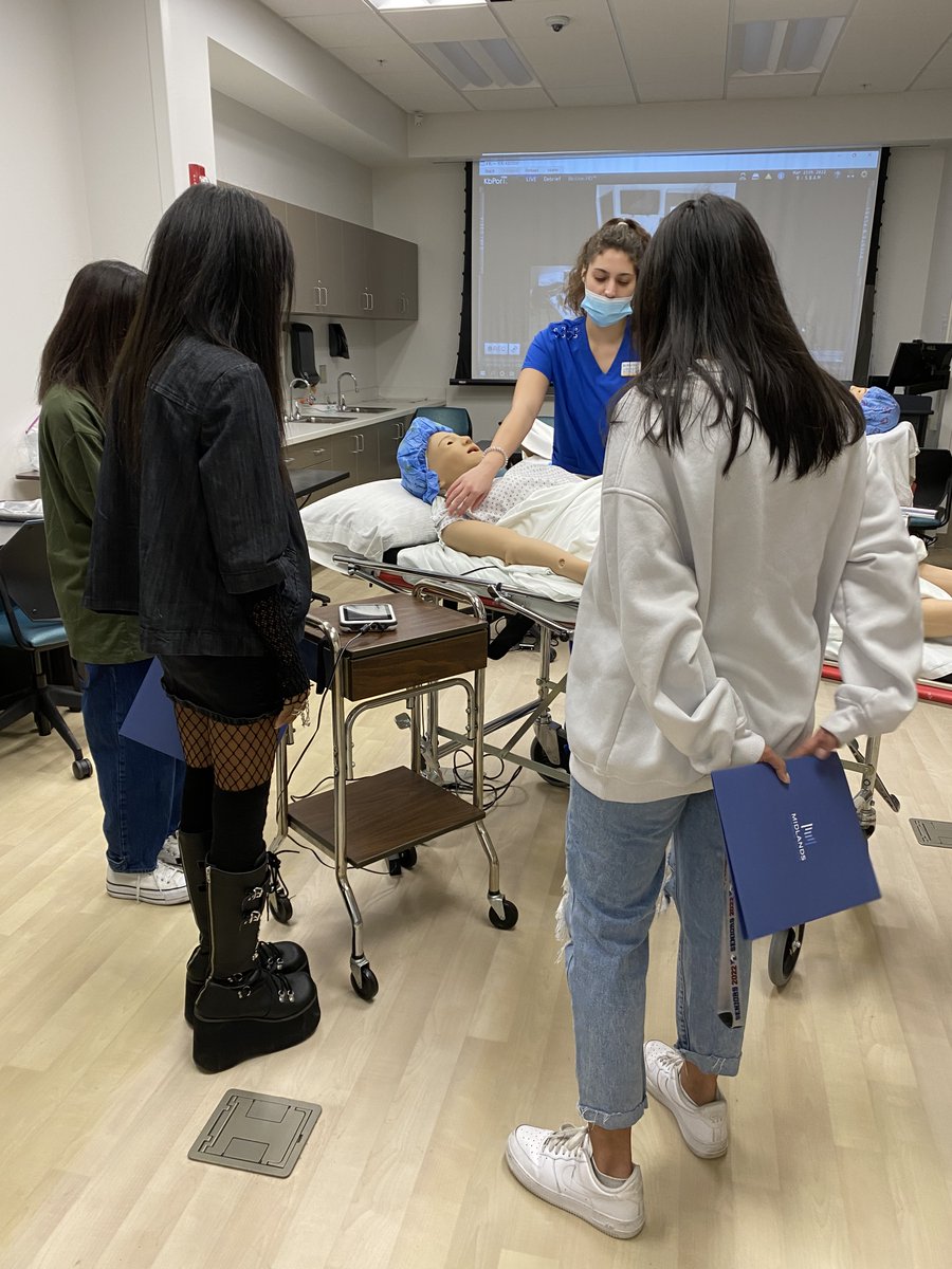 Lex1Wb's tweet photo. Continuing to recognize @wk_timberwolves  career specialists @laurajumper Kelli Bryan, and @SC_jerseygirl .  Here are some highlights from their field study to @MidlandsTech  Health Sciences.  Health Sciences is the #1 cluster of choice on the IGP of students in @LexingtonOne https://t.co/uJyuEQhnXT