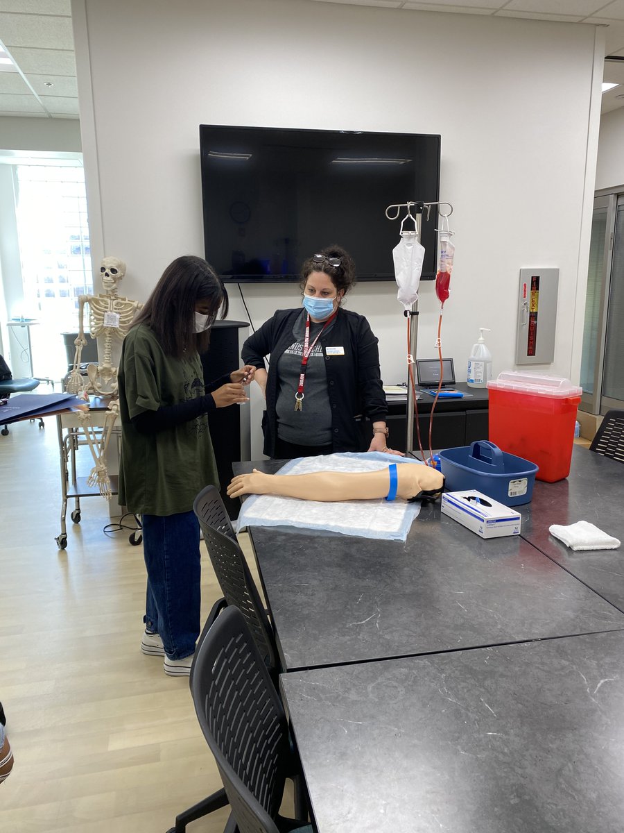 Lex1Wb's tweet photo. Continuing to recognize @wk_timberwolves  career specialists @laurajumper Kelli Bryan, and @SC_jerseygirl .  Here are some highlights from their field study to @MidlandsTech  Health Sciences.  Health Sciences is the #1 cluster of choice on the IGP of students in @LexingtonOne https://t.co/uJyuEQhnXT