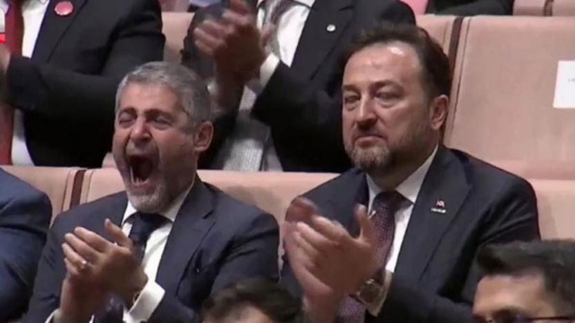 Bakan Nebati, Erdoğan'ı hem alkışladı hem esnedi

haber.sol.org.tr/haber/bakan-ne…