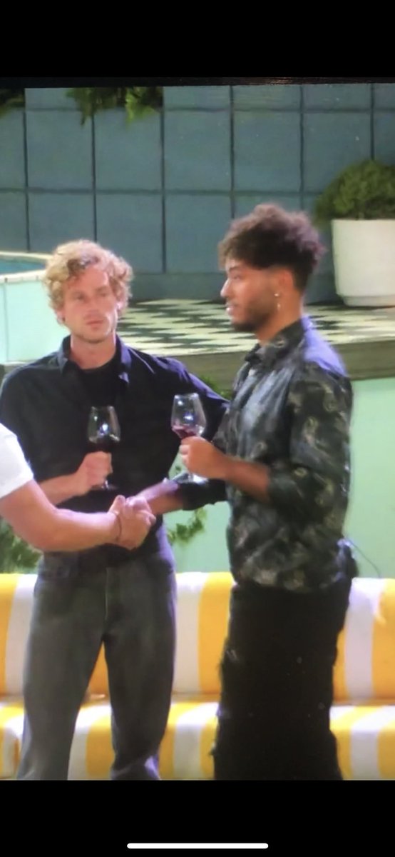 Jaycee_AU's tweet photo. @BigBrotherAU locking in deals first night 🤝 https://t.co/H0rvYmnerM