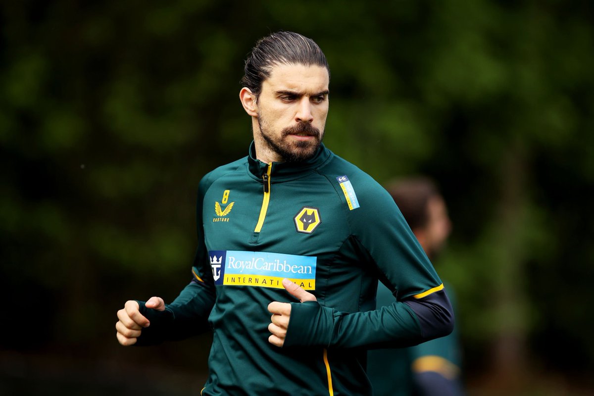 Xavi_Fcb6_'s tweet photo. 🚨🚨🚨فيران كورياس (SPORT) : الـ3 مرشحين لتعويض مركز بوسكيتس . .

▪️ مارتين زوبيمندي ــ المُفضل ـ شرطه الجزائي 60 مليون
▪️ تشواميني ــ برشلونة مُعجب به، وعدة أندية اخرى. سعره 60 مليون
▪️ روبين نيفيز ــ سعره 60 مليون https://t.co/MJUResxwzd
