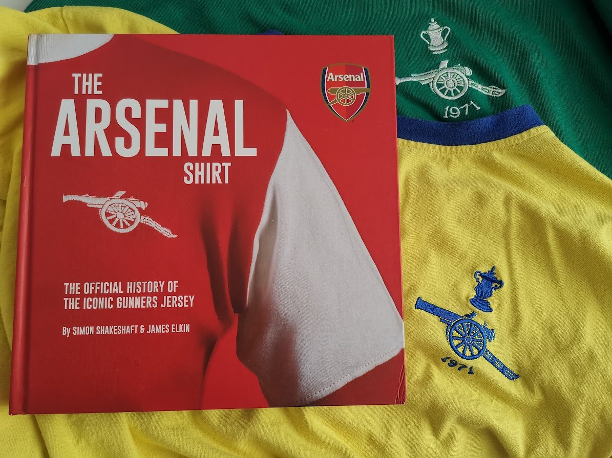 To commemorate the magnificent #71double we are giving away a copy of the updated The Arsenal Shirt book to one of our followers 🔴⚪️🟡🔵
☑️Follow our page
☑️Like and retweet this tweet
⏱️You have 72 hours
For all things #ArsenalShirt come join our Group facebook.com/groups/9862024…