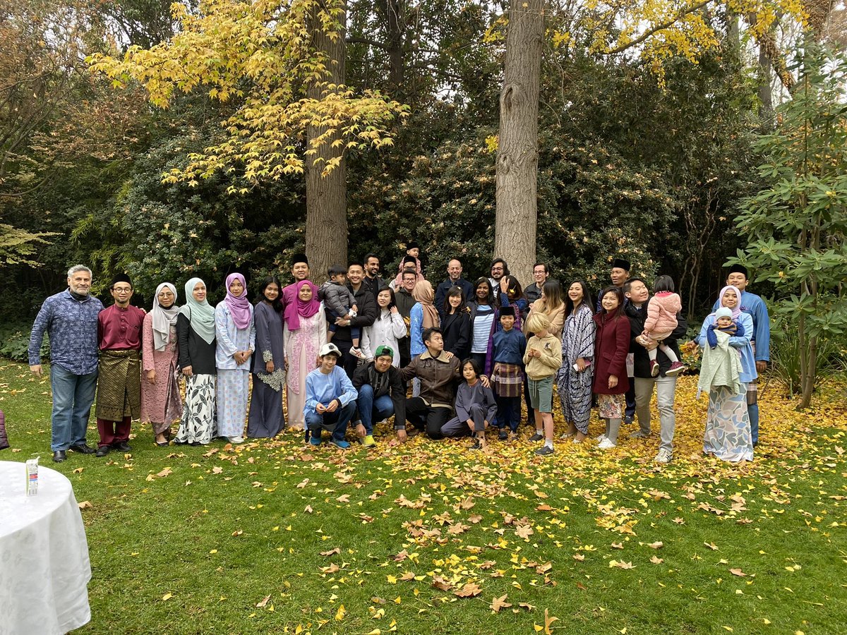 MYEmbSantiago's tweet photo. Amb @AbuBakarMamat hosted an "open house" for Eid al-Fitr celebration at Rumah Malaysia on Sunday. Guests were treated with nasi hujan panas, ayam masak merah, ayam percik and satay. Thank you everyone for making it a memorable event.
#pmrm https://t.co/7FBzeWxGu1