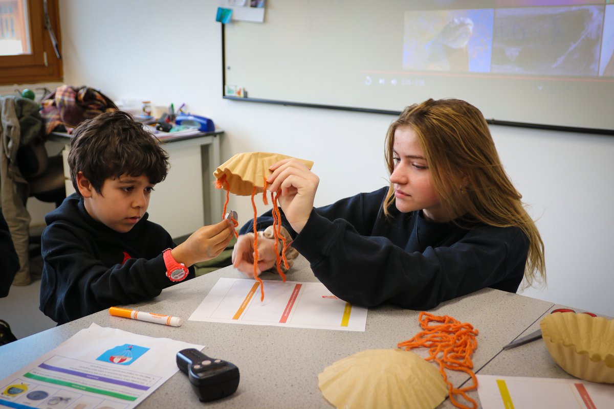 aisbudapest's tweet photo. Every Monday, some of our seniors stay after school and volunteer as helpers to some of our younger learners! Guidance from older peers is a fantastic way to build community, learn from one another, and appreciate our individual strengths! ๐
#AISBudapest #agentsofourownlearning https://t.co/W9lDyIGGQb