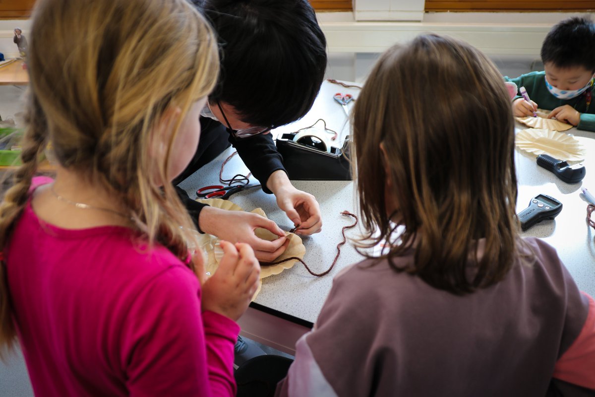 aisbudapest's tweet photo. Every Monday, some of our seniors stay after school and volunteer as helpers to some of our younger learners! Guidance from older peers is a fantastic way to build community, learn from one another, and appreciate our individual strengths! ๐
#AISBudapest #agentsofourownlearning https://t.co/W9lDyIGGQb