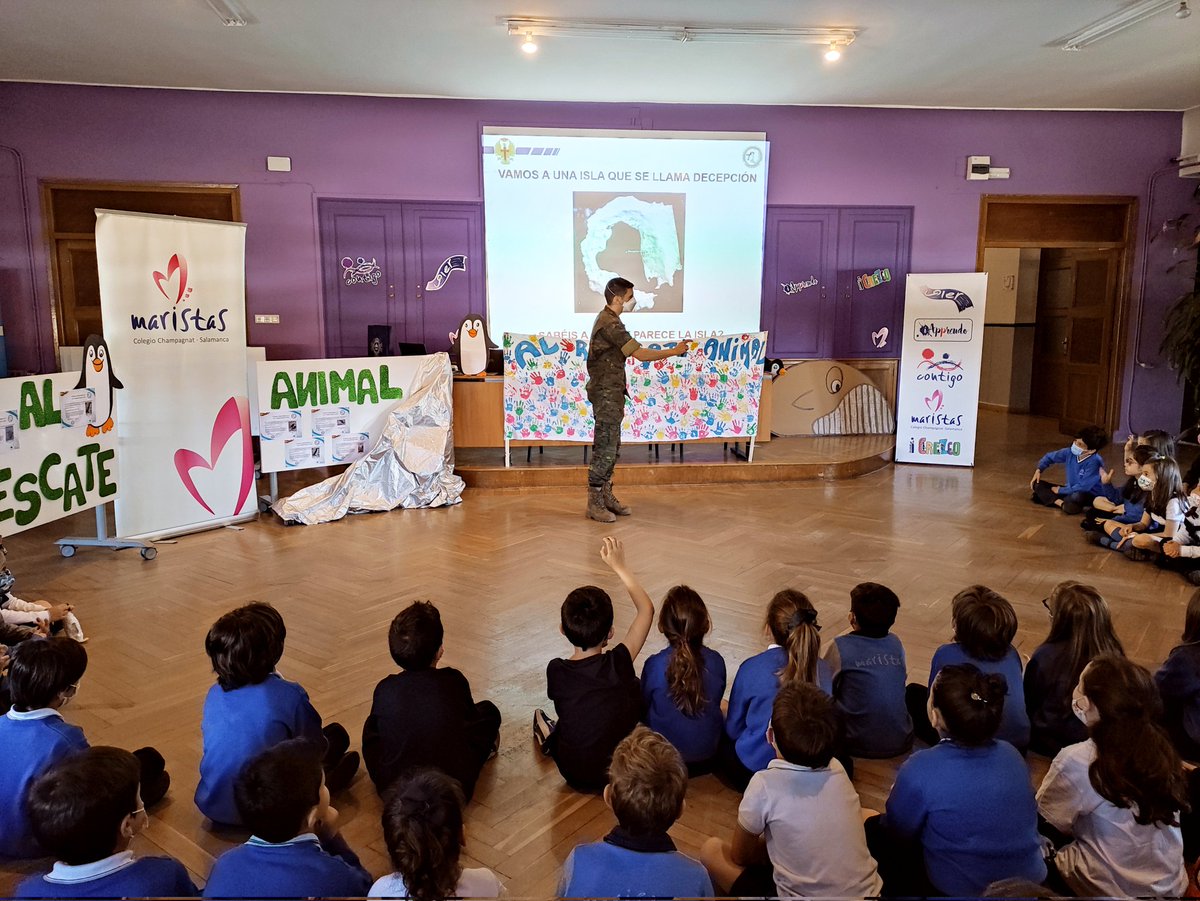 Marsa1pri's tweet photo. En 1⁰ y 2⁰ de Primaria hemos recibido una estupenda visita. Para concluir nuestro ApS Al rescate animal desde @Antartica_ET y gracias a su buena disposición nuestr@s alumn@s han podido seguir aprendiendo acerca de La Antártida y sus 🐧🦭🐋 #maristas #maristassalamanca @MSalCha https://t.co/vVhSlPx6Ey