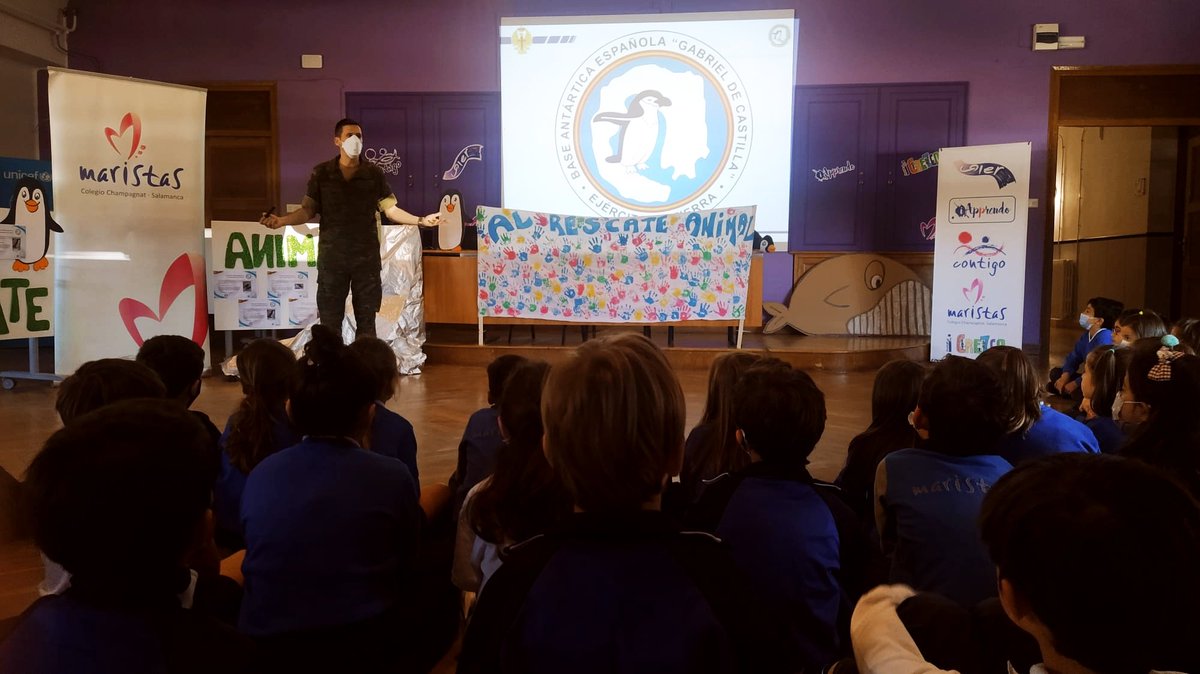 Marsa1pri's tweet photo. En 1⁰ y 2⁰ de Primaria hemos recibido una estupenda visita. Para concluir nuestro ApS Al rescate animal desde @Antartica_ET y gracias a su buena disposición nuestr@s alumn@s han podido seguir aprendiendo acerca de La Antártida y sus 🐧🦭🐋 #maristas #maristassalamanca @MSalCha https://t.co/vVhSlPx6Ey