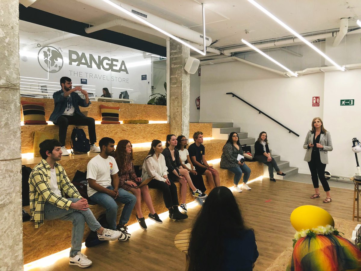 Malena_CabF's tweet photo. Hoy he interpretado al inglés en @PangeaES para los alumnos de Turismo de la @UEValencia. Ha sido un placer haber tenido la oportunidad de interpretar en un sitio tan bonito y con tan buen ambiente de trabajo. #1nt #PANGEAVLC https://t.co/dJj3NjVSOx