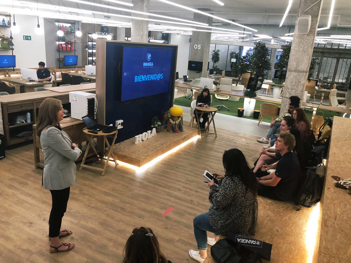 Malena_CabF's tweet photo. Hoy he interpretado al inglés en @PangeaES para los alumnos de Turismo de la @UEValencia. Ha sido un placer haber tenido la oportunidad de interpretar en un sitio tan bonito y con tan buen ambiente de trabajo. #1nt #PANGEAVLC https://t.co/dJj3NjVSOx