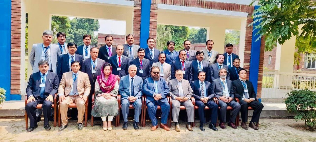 gfreets21's tweet photo. Attended inauguration ceremony of first promotion course of officers of Local Govt service (BS 18 to BS 19) as chief guest at Punjab Local Govt training Academy Lalamusa District Gujrat on 9-5-22 https://t.co/TjMUyQMZur