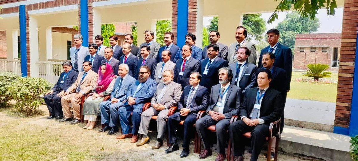 gfreets21's tweet photo. Attended inauguration ceremony of first promotion course of officers of Local Govt service (BS 18 to BS 19) as chief guest at Punjab Local Govt training Academy Lalamusa District Gujrat on 9-5-22 https://t.co/TjMUyQMZur