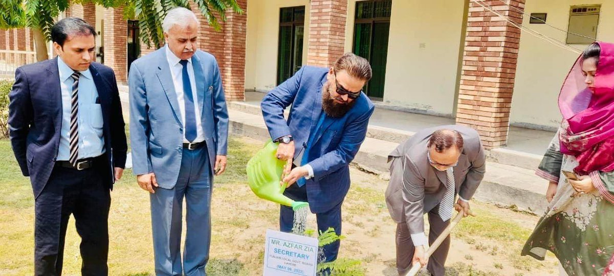 gfreets21's tweet photo. Attended inauguration ceremony of first promotion course of officers of Local Govt service (BS 18 to BS 19) as chief guest at Punjab Local Govt training Academy Lalamusa District Gujrat on 9-5-22 https://t.co/TjMUyQMZur