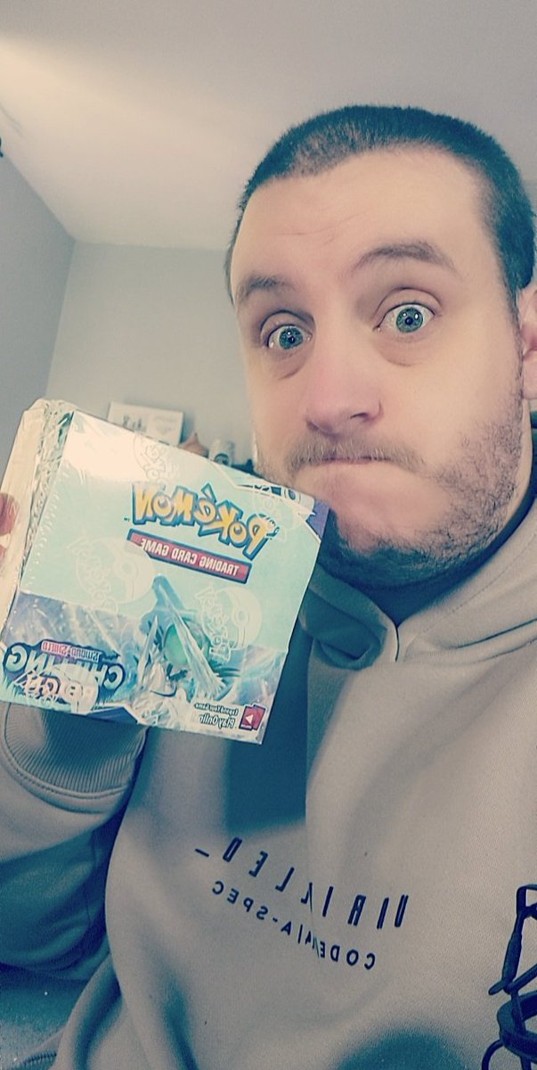 Oooooo what's this??? 

For every 10 packs sold on <a href="/streamloots/">Streamloots</a> I shall open a pack!! For every good pull we get I shall do a giveaway for 5 packs!! 

Let the mayhem begin!! 

#pokemon #boosterbox #chillingreign #packopening #streamer #gamer #twitch