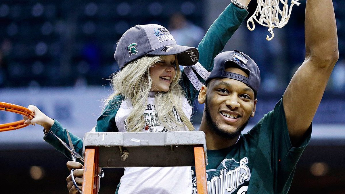 ACumbow's tweet photo. The 2014 team is one of my favorite MSU hoops teams of all time and a huge part of why was because of AP-Lacey’s relationship. Will never forget AP dropping 41 in the first round of the NCAA Tournament that year. 

RIP big fella. https://t.co/Aa16Fe4YxW