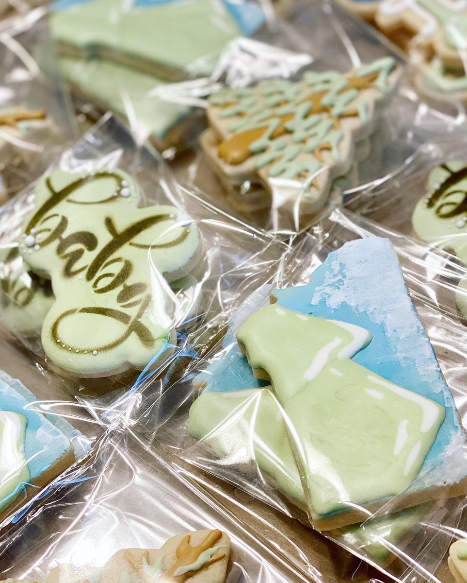 HomeMixin's tweet photo. This epic May snow storm ❄️ seems the perfect time to share these outdoorsy baby shower cookies!🌲👶🏼 https://t.co/xpXKBgBz5S