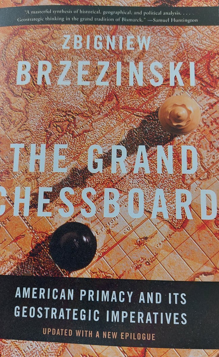 ElmarSalinger's tweet photo. Ein Buch, wie eine Offenbarung und doch schon 25 Jahre alt: Wer den aktuellen Konflikt abseits der Propagandaschlachten besser verstehen will, kommt um dieses Buch nicht herum. Denn es geht um weit mehr als nur die #Ukraine️. #brzezinski #grandchessboard https://t.co/sOAmAzFj2i