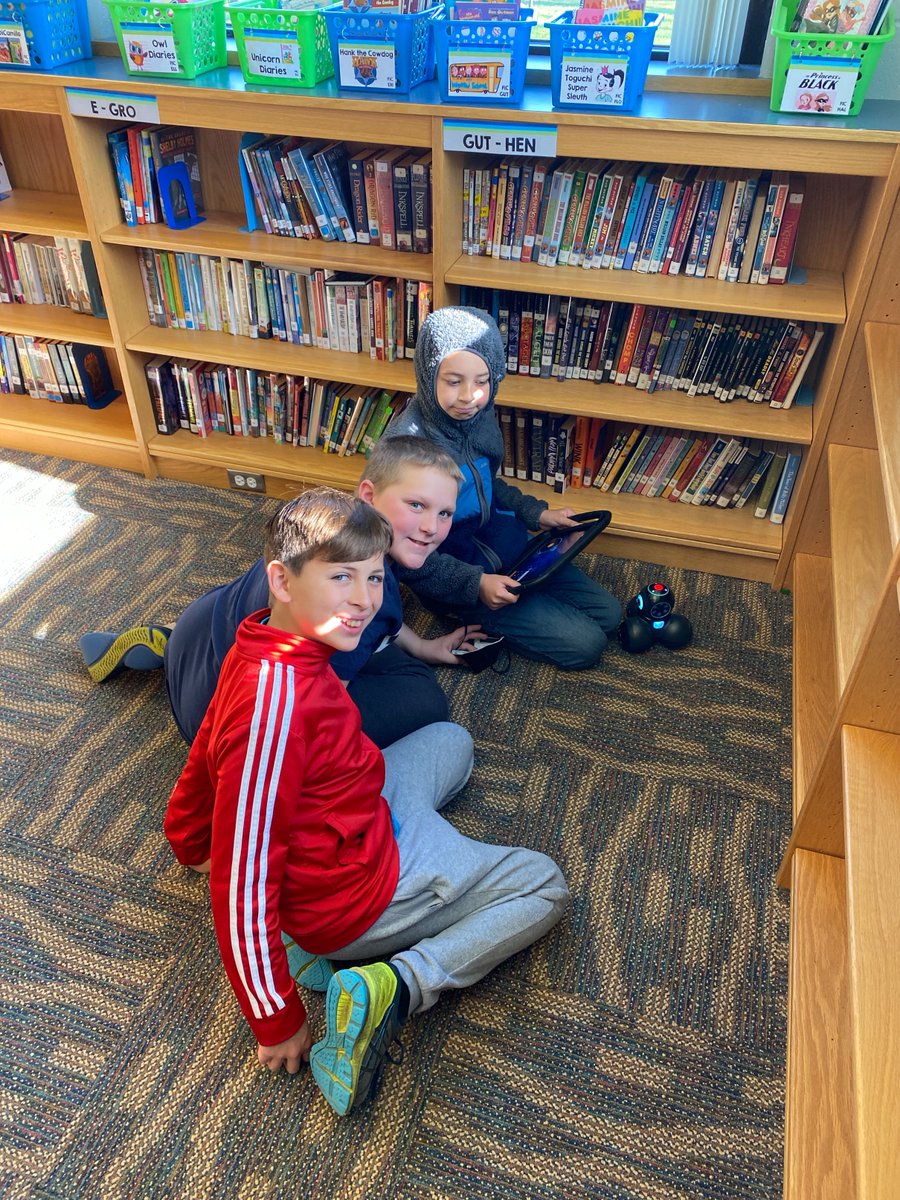 ApolMedia's tweet photo. Picked them up at 8 and using them with a class at 9! Today’s lesson- explore and discover. So many smiles! @Hill_Huskies #cmakers @cummingsl @kassabv https://t.co/sIaifyq0Nw