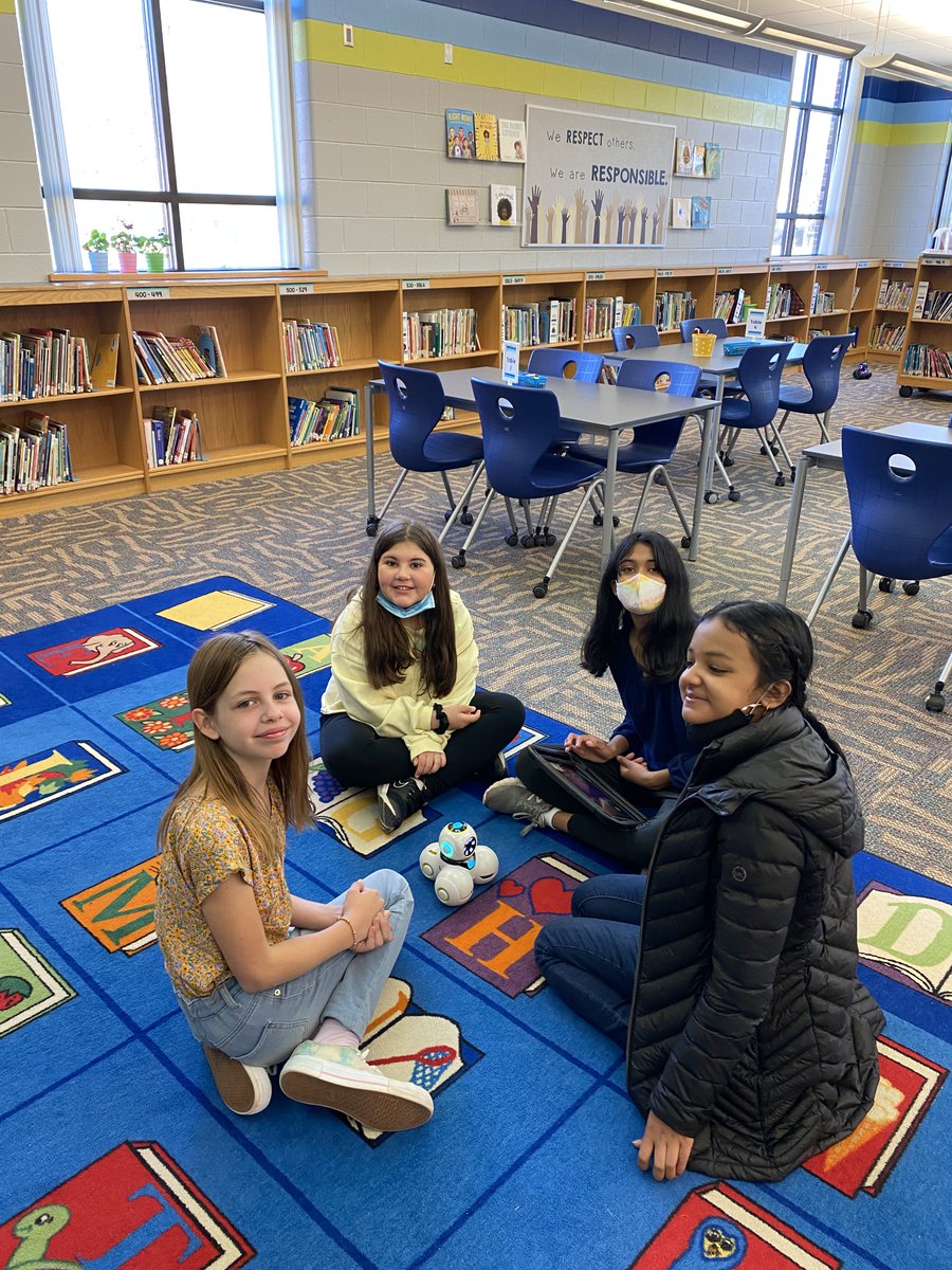ApolMedia's tweet photo. Picked them up at 8 and using them with a class at 9! Today’s lesson- explore and discover. So many smiles! @Hill_Huskies #cmakers @cummingsl @kassabv https://t.co/sIaifyq0Nw