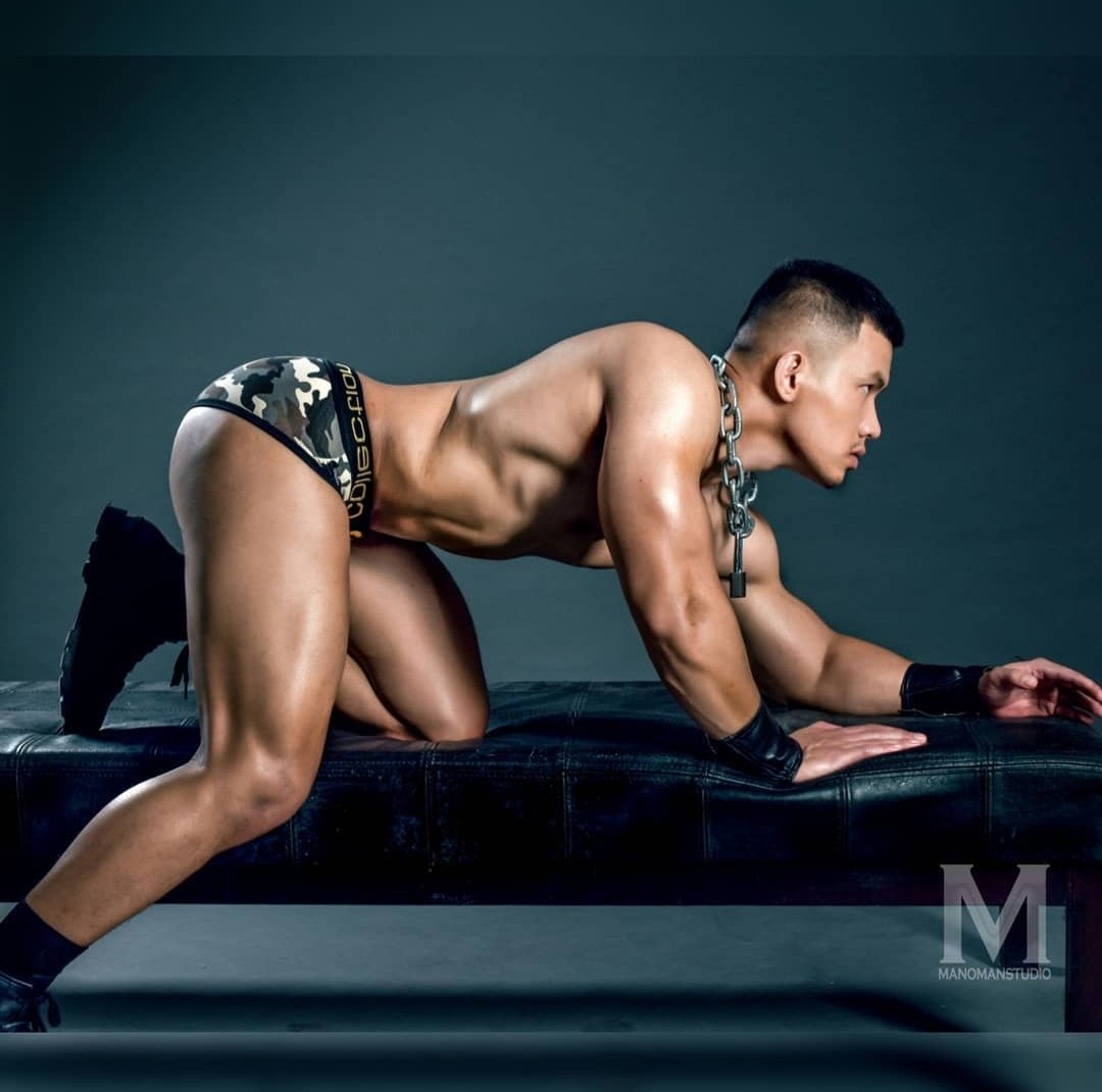 ManomanFirst's tweet photo. 🟢🟢🟢
Photo concept with model @dharma_leather0880
.
.
#muscled #musclemaniaworld #muscl #muscle #muscleup #muscles #musclecar #musclebeach #hunksofinstagram #hunkboy #hunk #hunks #hunkguy #hunkguys #hothunks #hothunk #maleunderwearmodel https://t.co/d0E7Z2vLP6