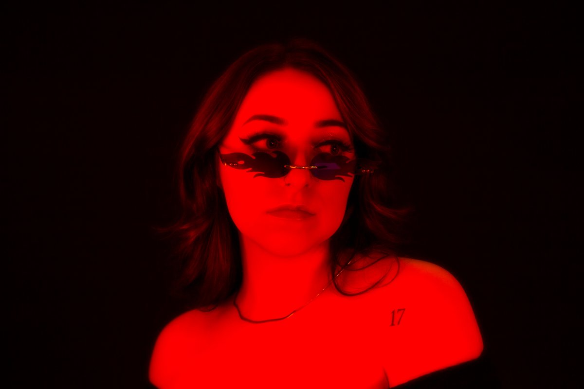 NEW MUSIC: <a href="/TatumQuinnxo/">Tatum Quinn</a> unveils new single 'Sell Your Soul'... mysticsons.com/article/tatum-…