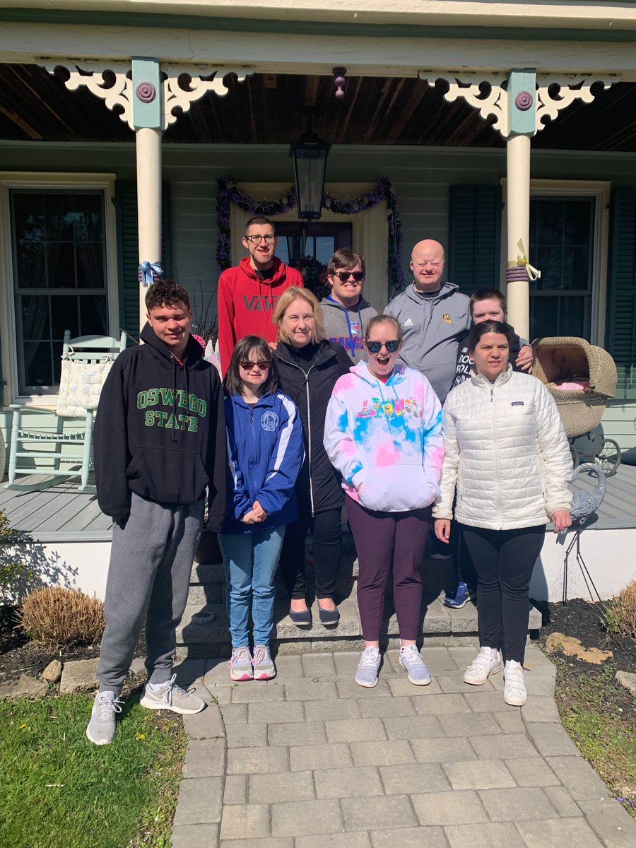 NUFSD's tweet photo. #NUFSD students at NSHS recently celebrated @pifdayusa (4/28) by doing good deeds for retirees in our community (📸: Sue Frisch, Miller teacher currently serving on the BOE + Cheryl Kuhn, Highview library TA). We #StandForKindness! #NanuetTogether #NanuetStrong 🥰🥰 https://t.co/amzTCdc2Y8