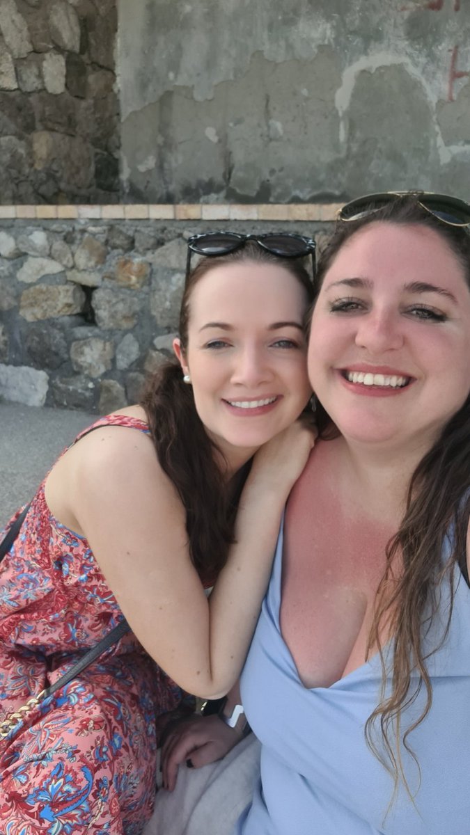 rartolag's tweet photo. Such a wonderful weekend with the best travel buddy @SineadOS84 #Italy #Capri https://t.co/ax6qjxnbhK