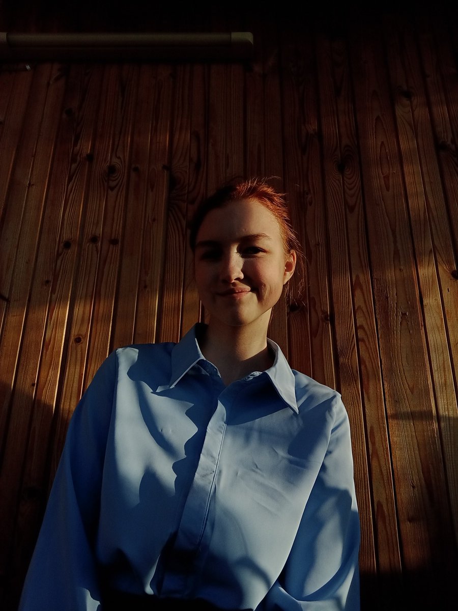 msmdjxslkdid's tweet photo. 9 мая как праздник победы? нет. 

9 мая как селфидэй? О даа :) 
#MStwtselfieday https://t.co/FMYoE4Zvfk