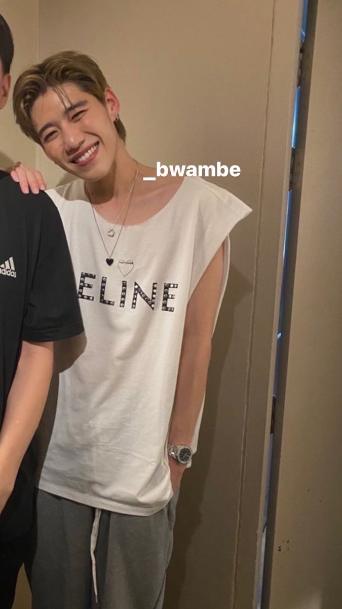 mmppkritt's tweet photo. เมื่อวานมัวแต่มองเสื้อที่พีใส่ จนลืมสังเกตสร้อยเลย ดีใจที่หนูเลือกหยิบมาใส่นะคะ ใจสั่นจนตอนนี้เลยอ่ะ เพราะพึ่งเห็นตะกี้นี่เอง 😭 รักหนูนะคั้บ ไม่คิดว่าหนูจะหยิบมาใส่จริงๆ ขอบคุณน้ายัยจิ๋ว รักมากๆ 💕✨ @ppkritt #ppkritt 🤍 https://t.co/UlA58TILl5