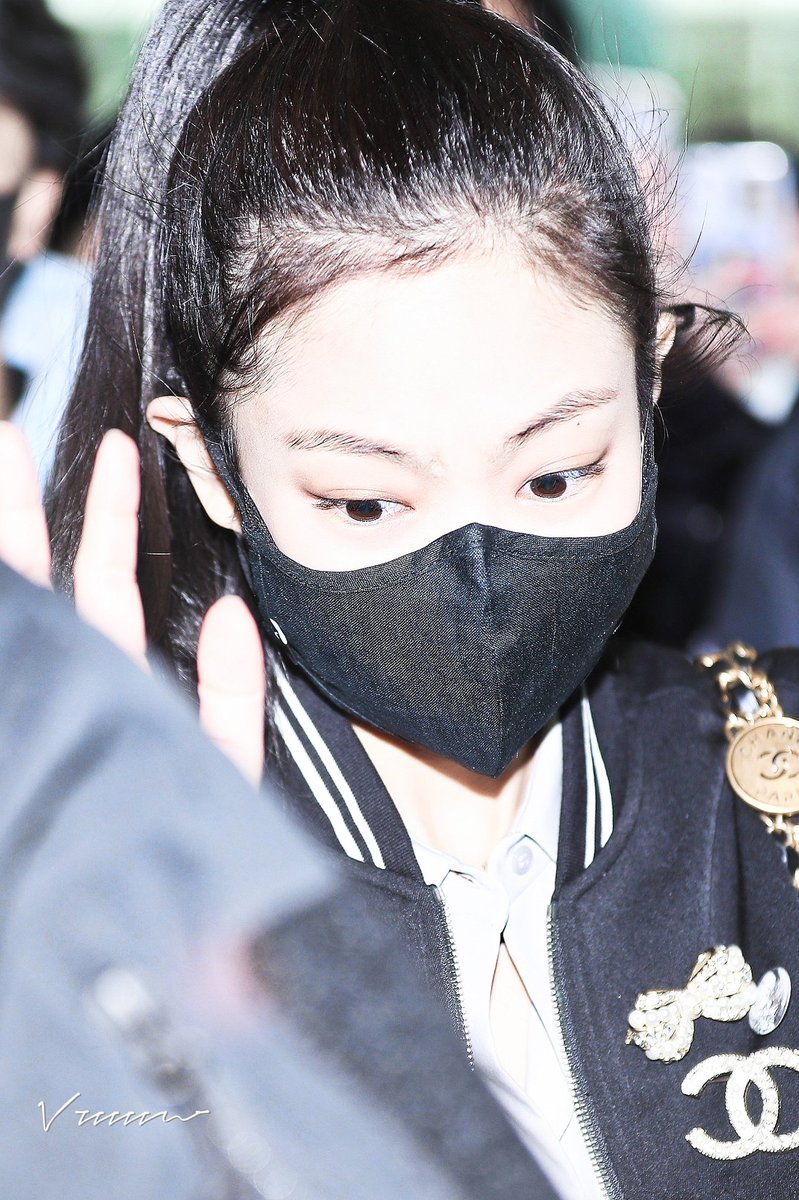 vvvvvn13's tweet photo. 220305 ICN

#BLACKPINK #JENNIE #블랙핑크 #제니 https://t.co/nXoikhgvM8
