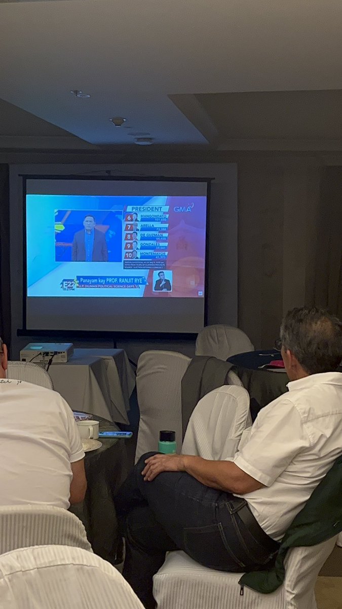 Kasama ko si Atty. Chel Diokno tonight. Nanonood ng resulta ng eleksyon na ito. Kung ano man ang mangyari o kalabasan lagi niyong tatandaan na ipinalit nyo itong Senatorial aspirant sa isang Artista. 

#Halalan2022