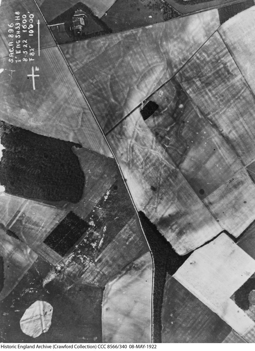 HE_Archaeology's tweet photo. We do like an anniversary, and yesterday (9th May 2022) was quite a significant one as far as aerial archaeology is concerned. On that day, a Tuesday apparently, this photograph was taken from an aeroplane belonging to the RAF. Why is it important? Well - (1/9) https://t.co/tN7i18RlTy