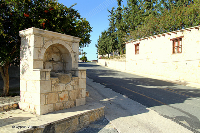 photosofcyprus's tweet photo. A traditional water fountain in Steni Village #cyprus #steni #paphos #village #waterfountain #culture #history https://t.co/M4czHTSV0z