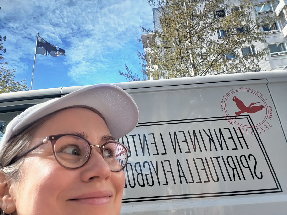 GGTeatteri's tweet photo. Jarkko ja Sofia valmiina keikalle! 🐭 Espoo, täältä tullaan! 🚗 

#lastenkulttuuri #lastenteatteri #lastenkulttuurikeskusaurora
#ggteatteri #espoontapahtumat https://t.co/w7cDvg4TGq