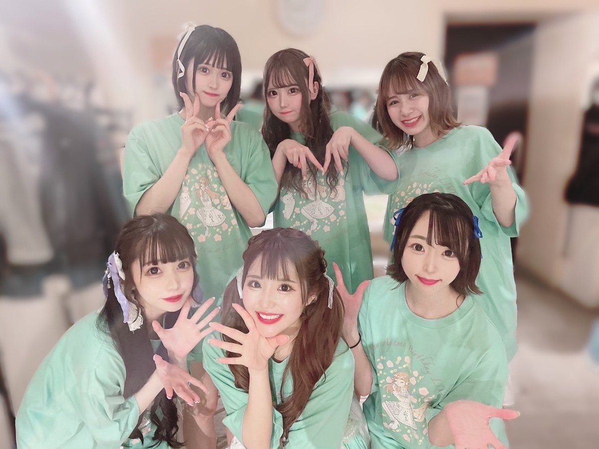 9cm_info's tweet photo. 本日もありがとうございました！
そして彩芽まりんちゃんお誕生日おめでとうでした🥳✨

次のライブは明後日5/11❗️
最後のチケ0ドリ2となります😂！
お待ちしております🙌
#キューセンチ https://t.co/Y8vDAeXT7E