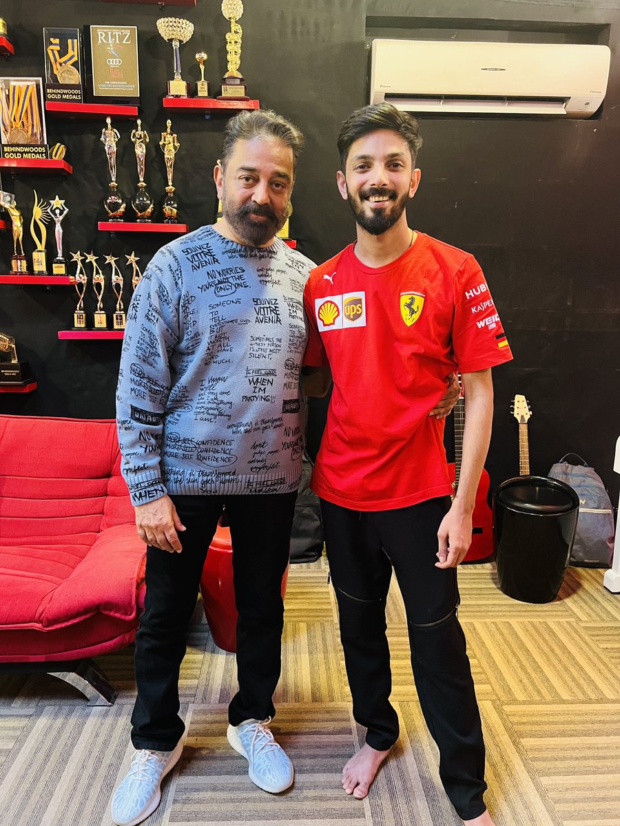 Karthikravivarm's tweet image. #Vikram first single #PathalaPathala
Lyrics &amp;amp; Sung by KamalHassan

First Single On May 11th