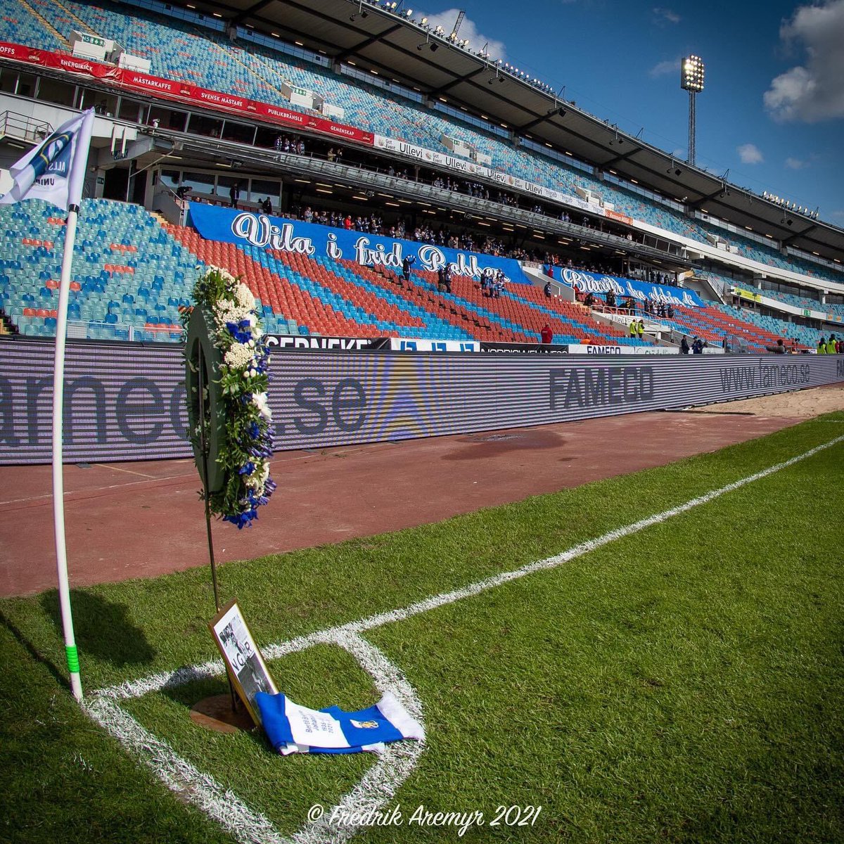 AremyrF's tweet photo. 1 år sedan idag #ifkgbg #bebben #hamsik https://t.co/V7GjDBBRKl