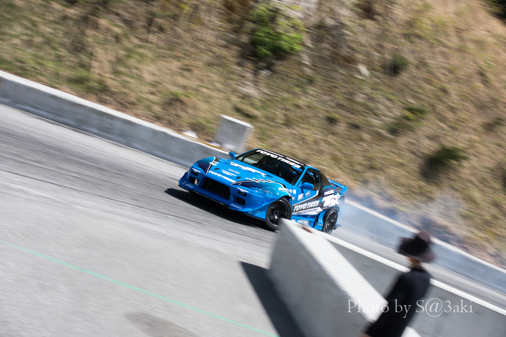 sasaki_bfj's tweet photo. レジェンドドライバー方は、土曜日は本番じゃないのに半端ないパフォーマンスでした！お土産までしっかりｗでも次の日には元通り!!!
#連絡通路グランプリ
 #連絡通路GP 
#lbgb
#たぬぐっちゃんねる https://t.co/srfDYNGWqG