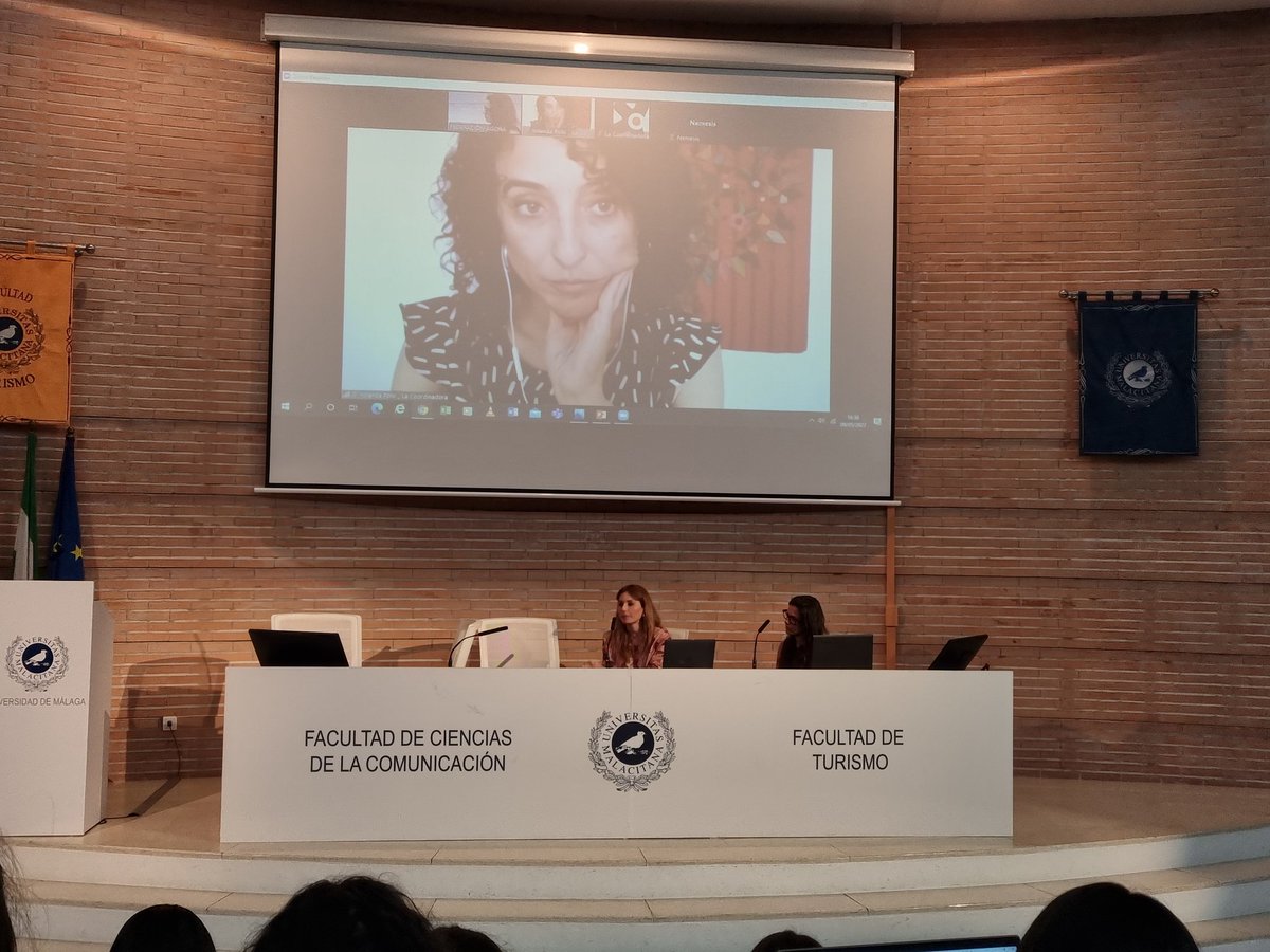 emconde_'s tweet photo. La sesión concluye con @patriciasimon  hablando sobre el taller que realiza junto a @CoordiONGD sobre "Comunicar con enfoque de Derechos Humanos" en @lamarea_com y da paso a la ronda de preguntas 🎙
#ComunicaciónyDDHH https://t.co/951YbRHvL7