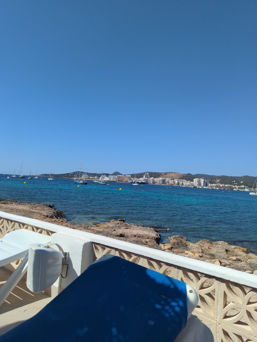 onebigross's tweet photo. Cheeky little trip https://t.co/koxxIODpCk
