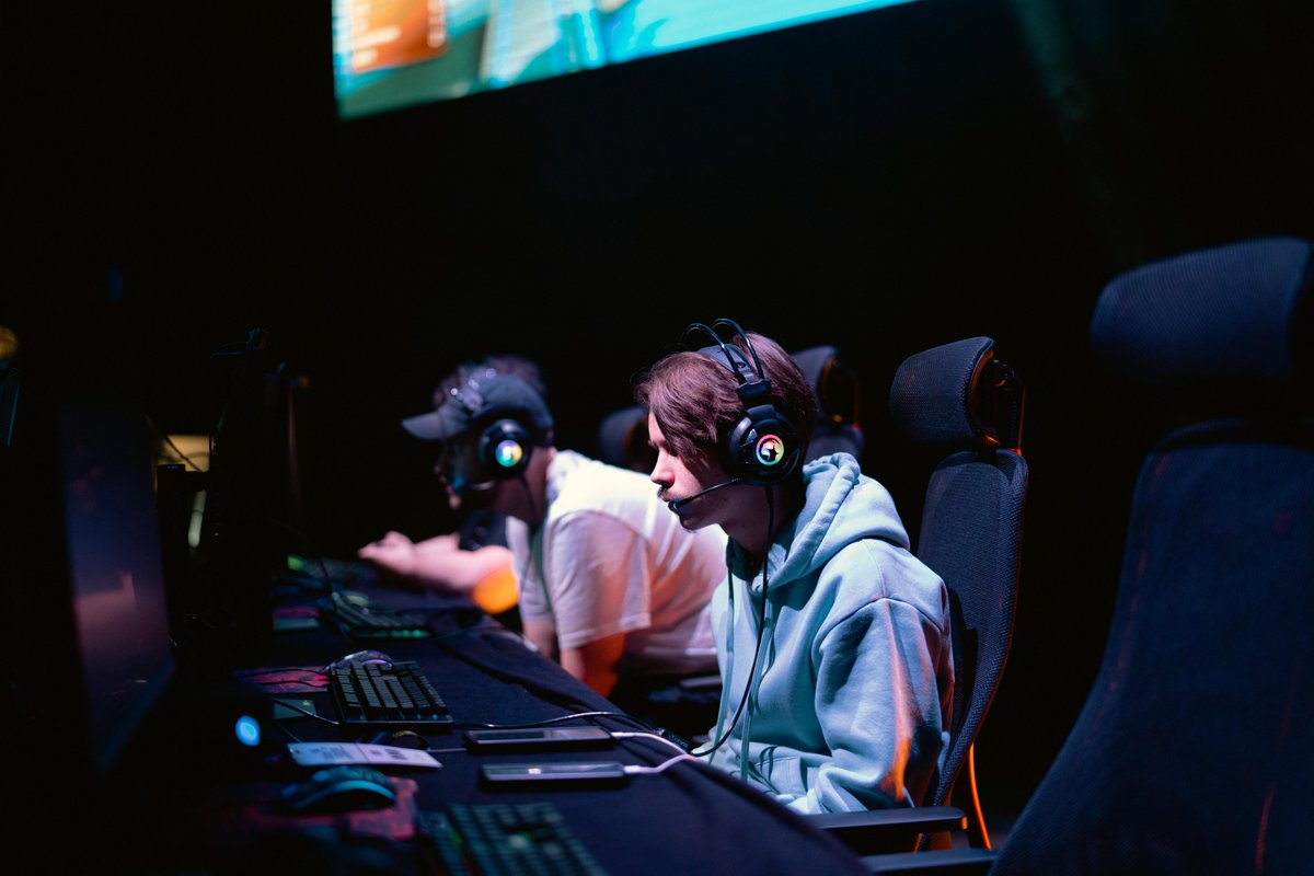 ES_experiences's tweet photo. Retour en images sur le tournoi @RocketLeague de la première édition de l'Under Control E-Sport Expériences   avec la victoire de l'équipe 4DX en iMax 🔥 https://t.co/MToKU9Ebht