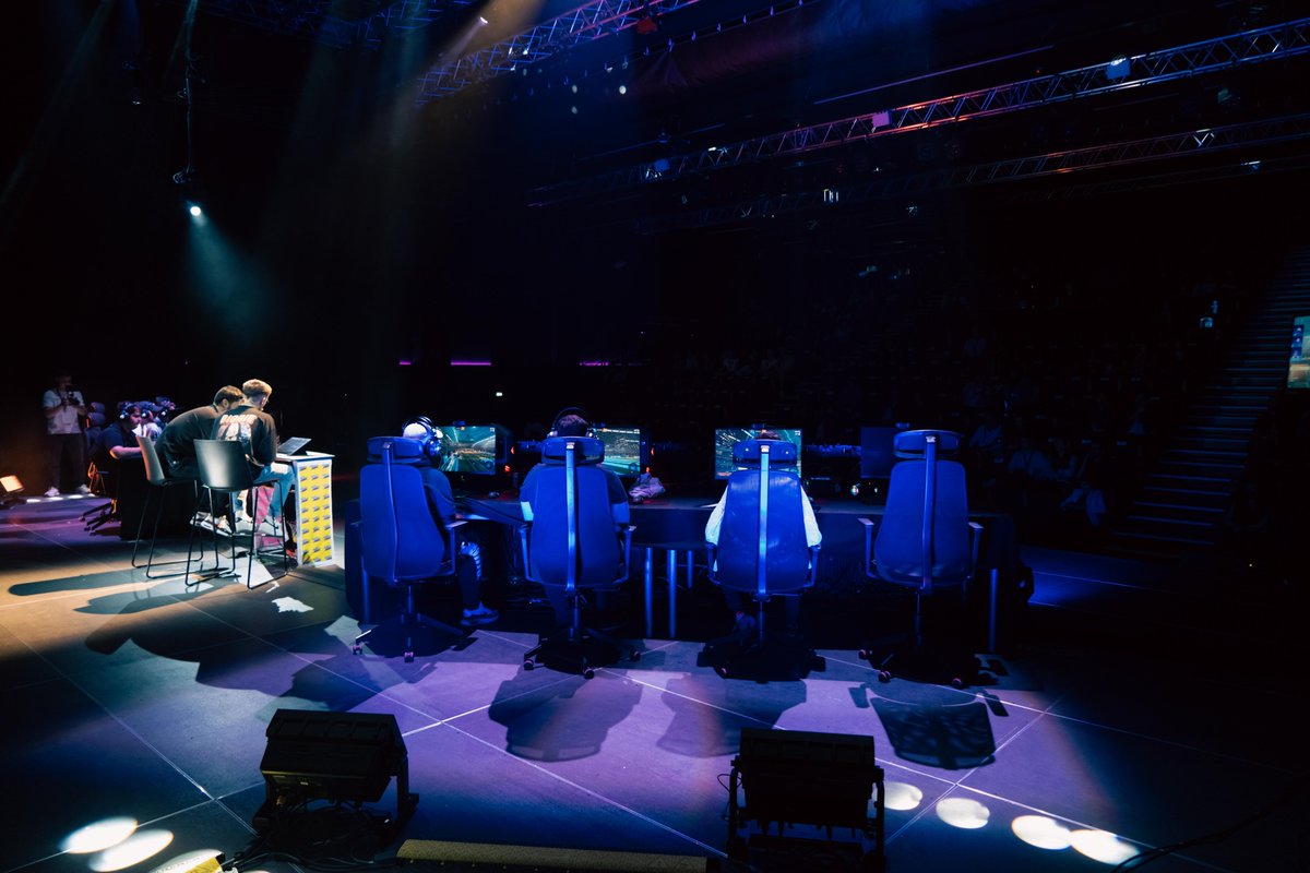 ES_experiences's tweet photo. Retour en images sur le tournoi @RocketLeague de la première édition de l'Under Control E-Sport Expériences   avec la victoire de l'équipe 4DX en iMax 🔥 https://t.co/MToKU9Ebht
