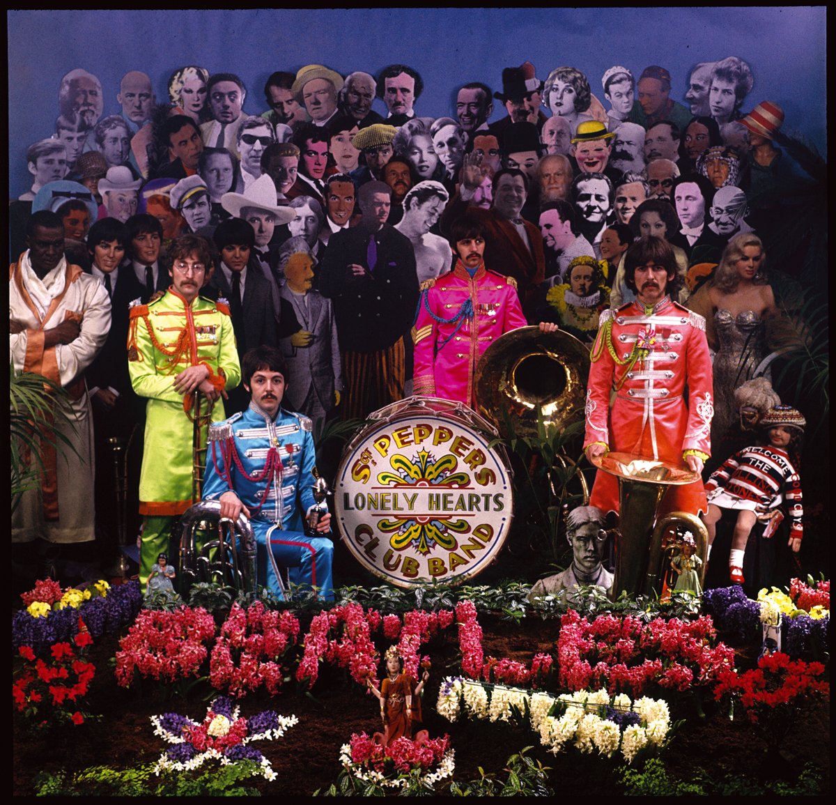 the beatles sgt peppers lonely hearts club band album cover